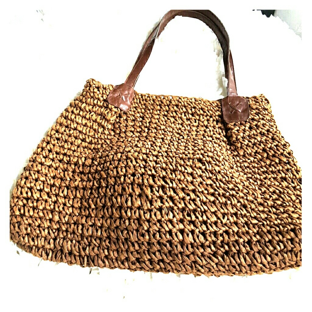 A wowen/straw like large bag